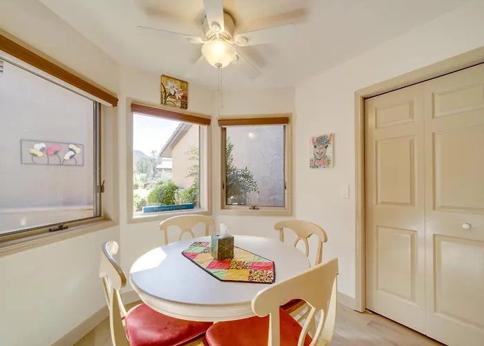 W/ Golf Course View & Pool Access! Holiday home