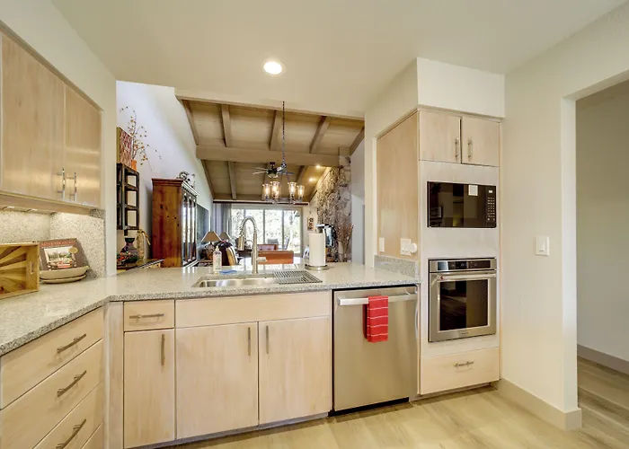 Holiday home W/ Golf Course View & Pool Access! Sedona