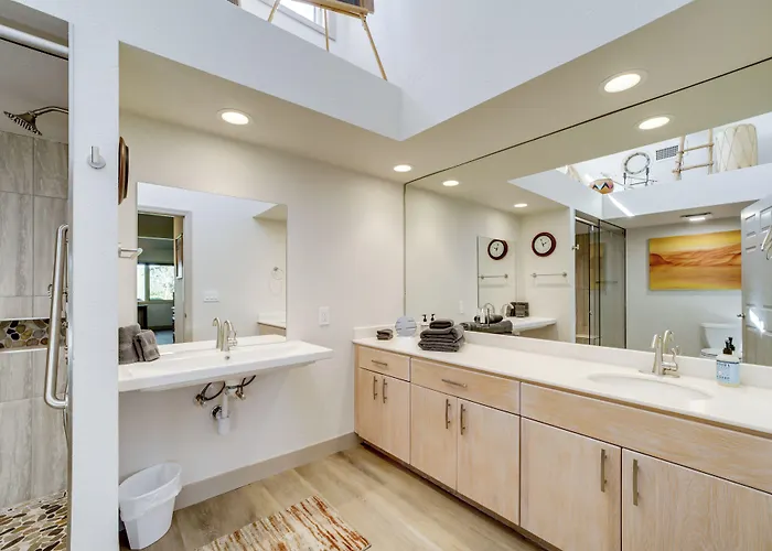 Holiday home W/ Golf Course View & Pool Access! *