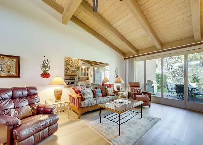 Holiday home W/ Golf Course View & Pool Access! *